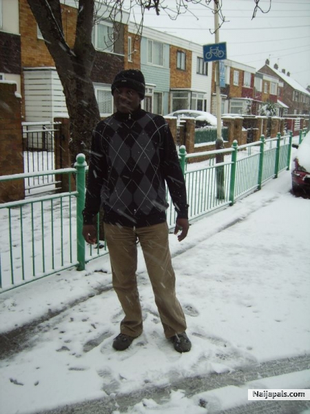 chilling out in the snow - click for next photo
