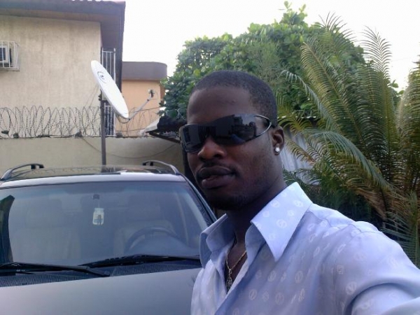 Cameraman why are u showing the DSTV dish naw...Focus on me mannnnn. - click for next photo