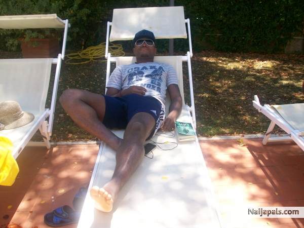 chilling by the pool during my holiday in rome - click for next photo