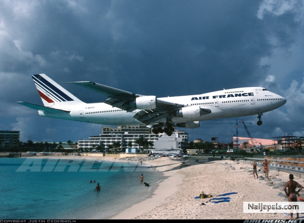 DON' T YOU LIKE FLYING? - click for next photo