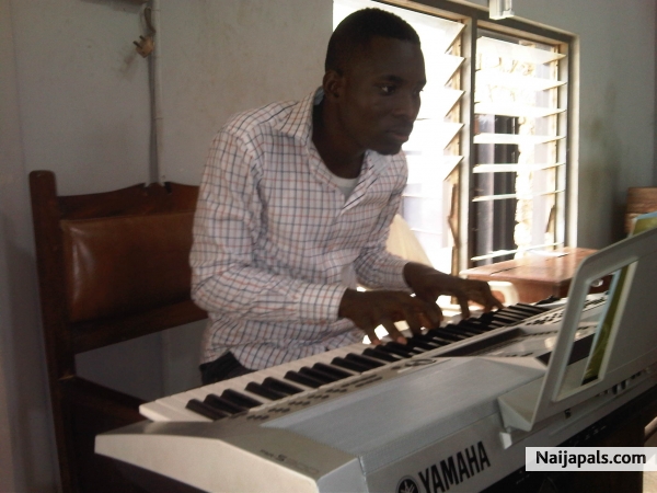 neyo - click for next photo