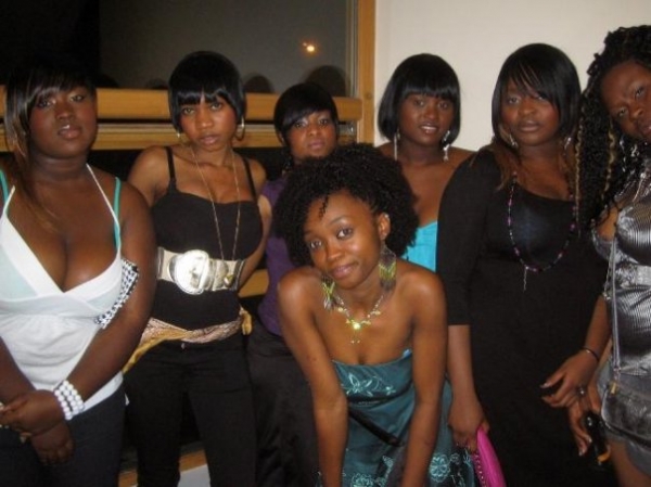 me and my girlies and im da last on da rite - y did they cut me off? lol - click for next photo