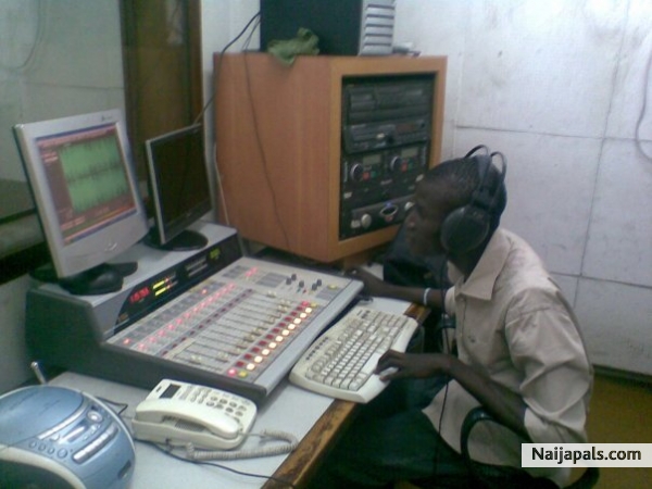 am doing my thing in da studio - click for next photo