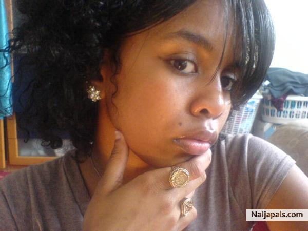 wt am i tinkin Hmm??? (in ma Pink Nikkiez) - click for next photo
