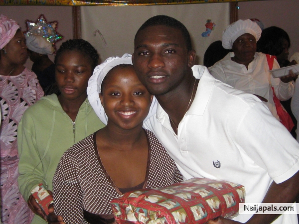 ma sis(wendy),ma lil pet nd da blink - click for next photo