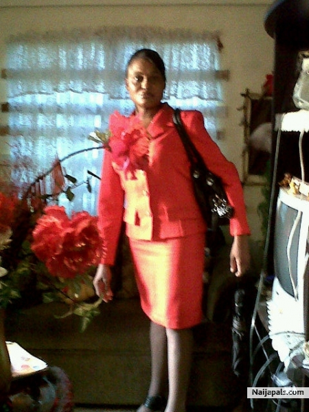 Dressed for work. - click for next photo