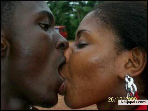 wat a kiss - click for next photo