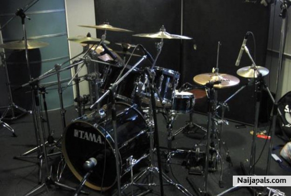 ogba studio drums&gt &gt &gt &gt &gt &gt &gt &gt &gt &gt &gt &gt &gt &gt when mixing for Tee MONEY - click for next photo