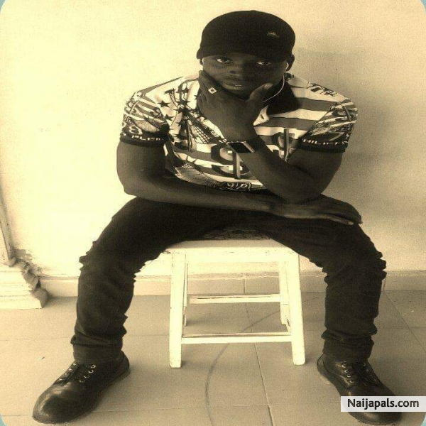 Mhike Wayne - click for next photo