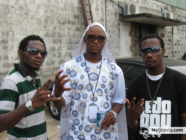 Buster,Kaha and Jamezz at back stage, Mtv base red alart - click for next photo