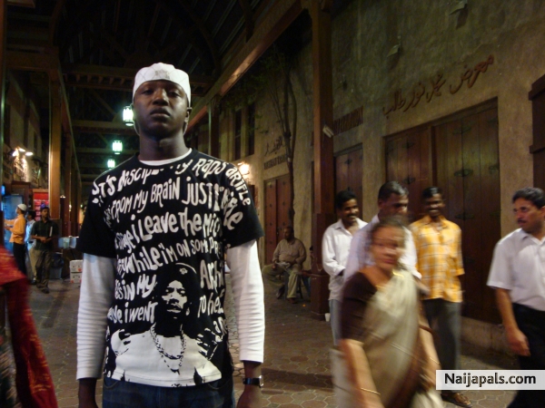 standiin tall in the streetz of Dubai - click for next photo