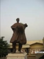  - click for next photo