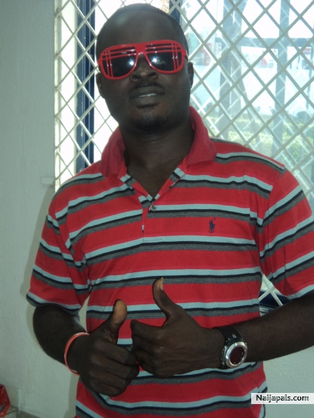 feeling gud in d office - click for next photo