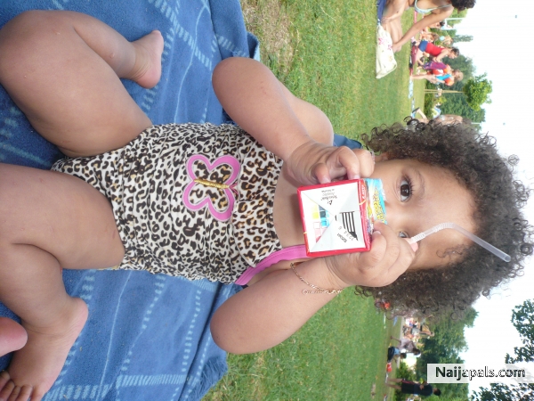 LIL MAMA IST QUENCHING HER DRIED THROAT - click for next photo