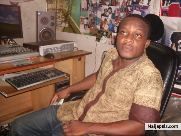 king salvage using 003 digidesige protools hardware in fachiy music studio - click for next photo