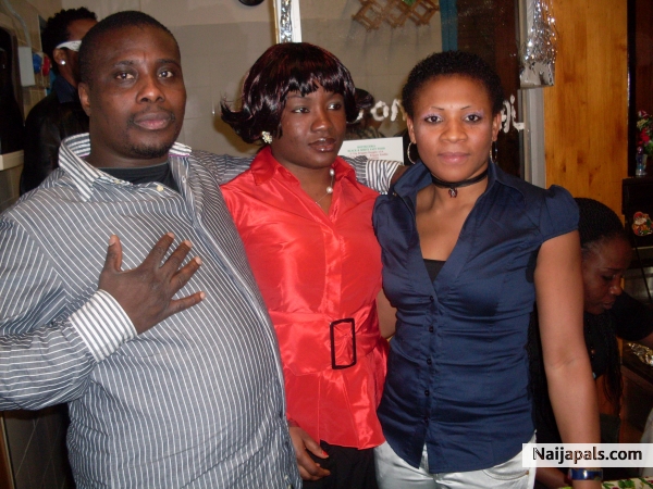 ME N MY FRIENDS IN A RESTURANT - click for next photo