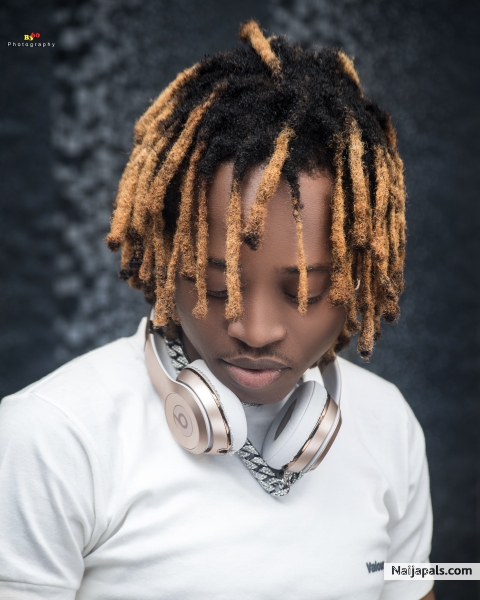 Dat Lover Boy - click for next photo