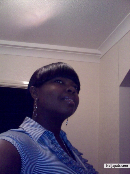 Hi, cool fun lovely person.fun to around with but love keeping thing real, that me. - click for next photo