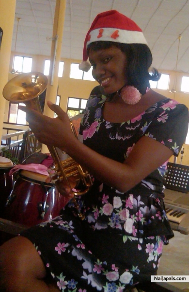 I can' t play it tho lols but wish I can - click for next photo