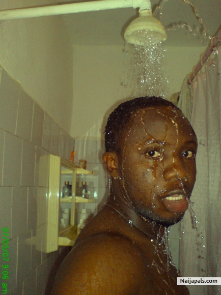 Bathing in the jungle. - click for next photo