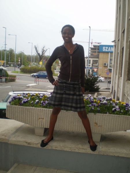  - click for next photo