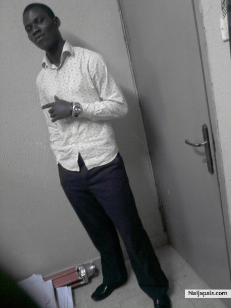 mi at work.jst flexing - click for next photo