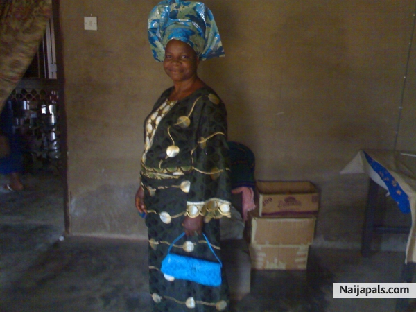 Sweet mom - click for next photo