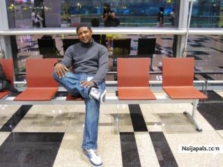 Sittin at the airport - click for next photo