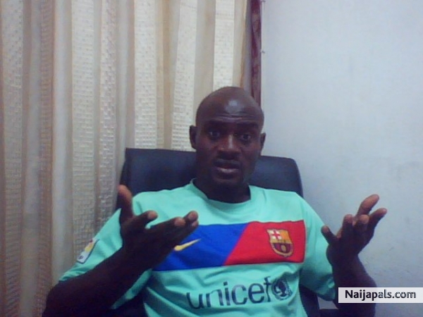 Discussing football - click for next photo
