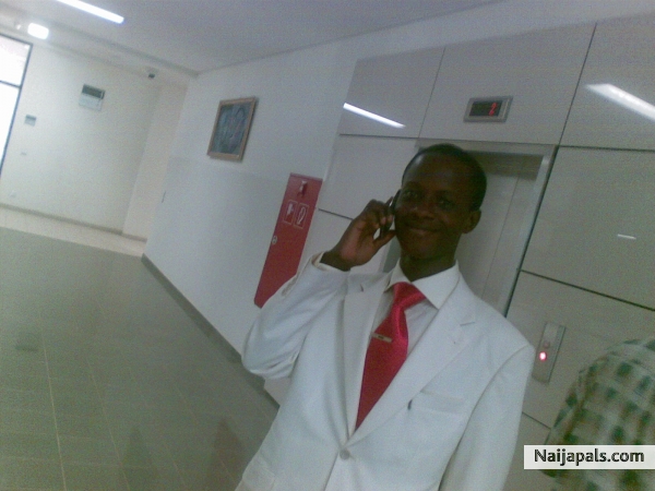Seyi - click for next photo