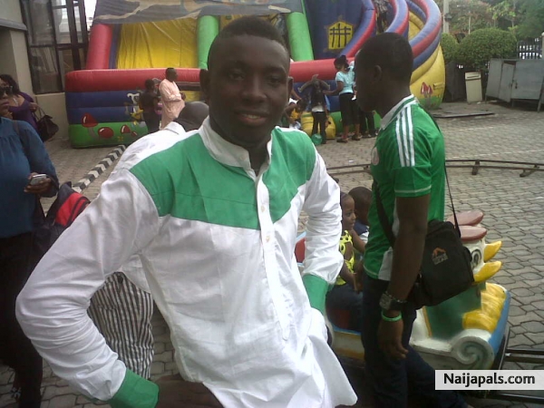 wow! is my birthday 2day! am happy! join me to celebrate - click for next photo