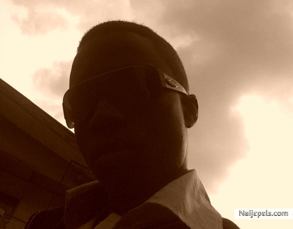 Max doin hiz own tfinz.God ure great - click for next photo