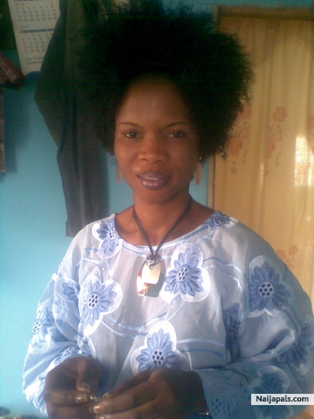 Afrochik - click for next photo