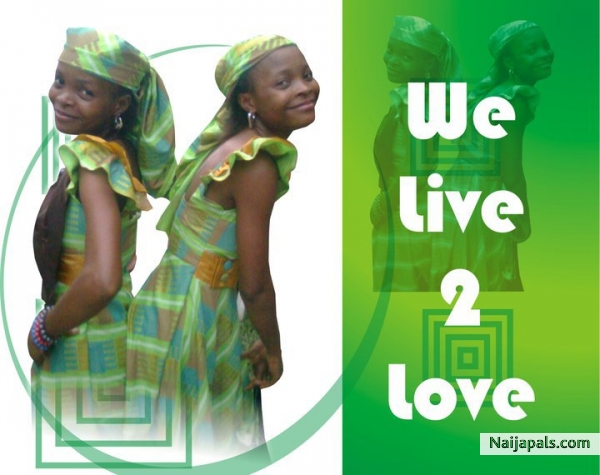 dis twins alwaz smiling - click for next photo
