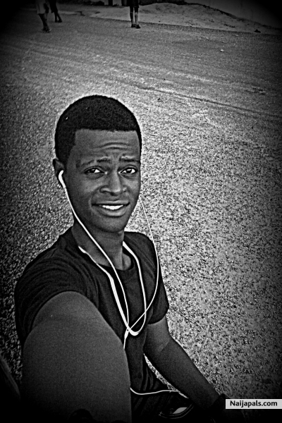 i made ma way frm de bottom and im grinddin i wake up every mornin chassin monie cos we outchea, grinddin all day n nyt..........DC - click for next photo