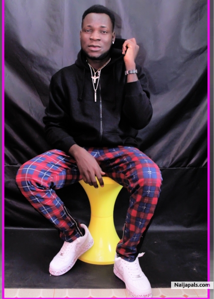 I husstle everyday for my pay day - click for next photo