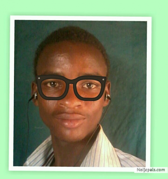 Ibrahim M Gombe goggles man 014 - click for next photo