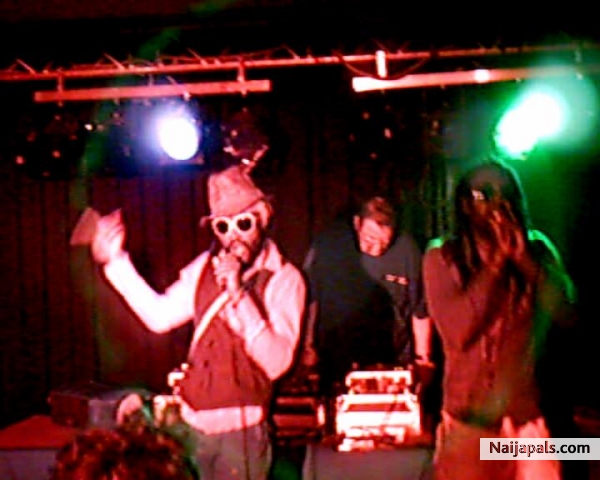 TUKLAN LIVE ON STAGE - click for next photo