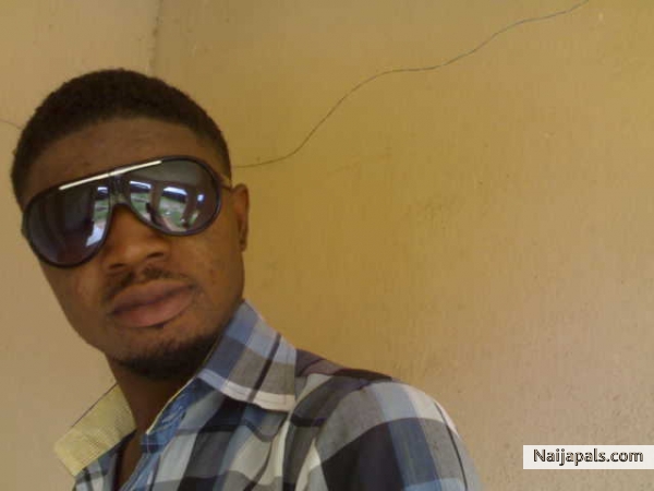 u r looking @me bt am looking tru U - click for next photo