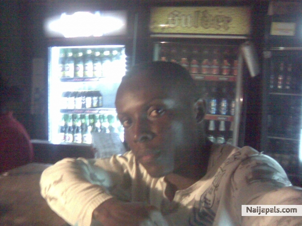 In d bar. - click for next photo