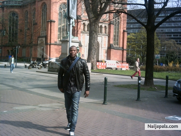  - click for next photo