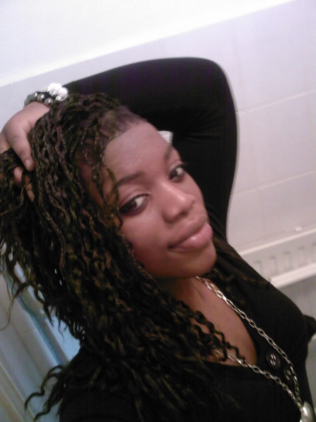 me POSING 4 da CAMERA - click for next photo