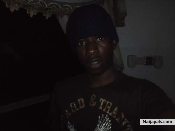 Am a nite crawler - click for next photo