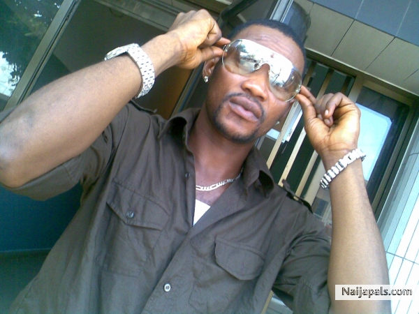 young cyzer of the group Bandrous boiz - click for next photo