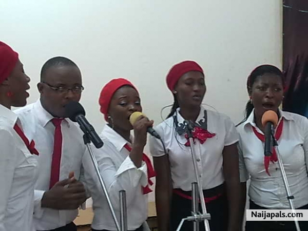 glorious choir - click for next photo