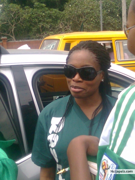 SINACH - click for next photo