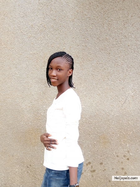 Juliet Adebayo: the young talented Singer - click for next photo