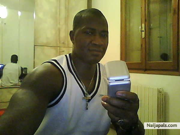 Tony Montana - click for next photo