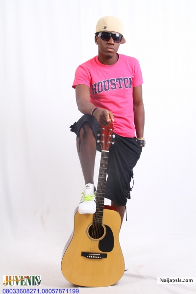 Phynix on guitar - click for next photo