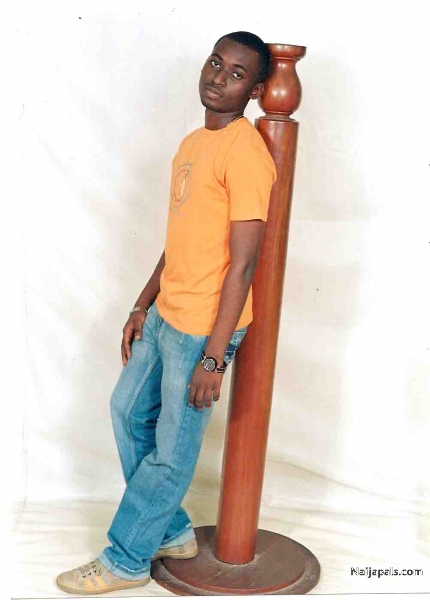 GOMBE ... tell me how i look here self! - click for next photo